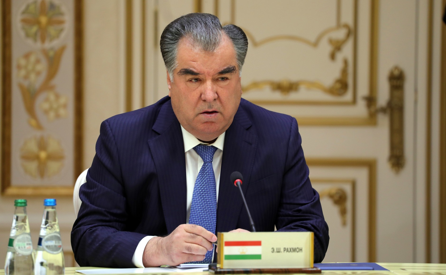 "Таджики, хватит унижаться перед этими русскими!": Зачем на самом деле Рахмон звонил Путину