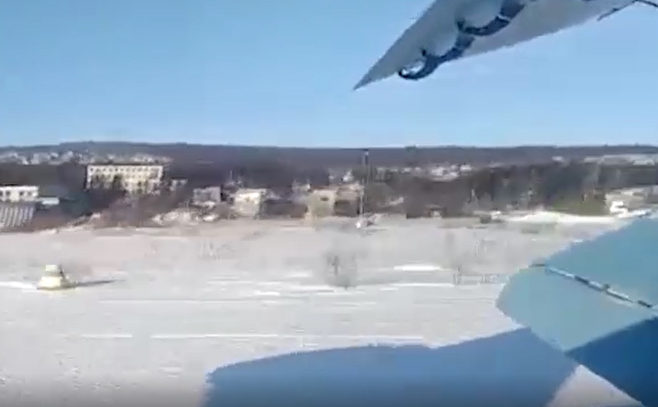 Опубликована видеозапись жесткой посадки самолета Ан-2 в Магадане