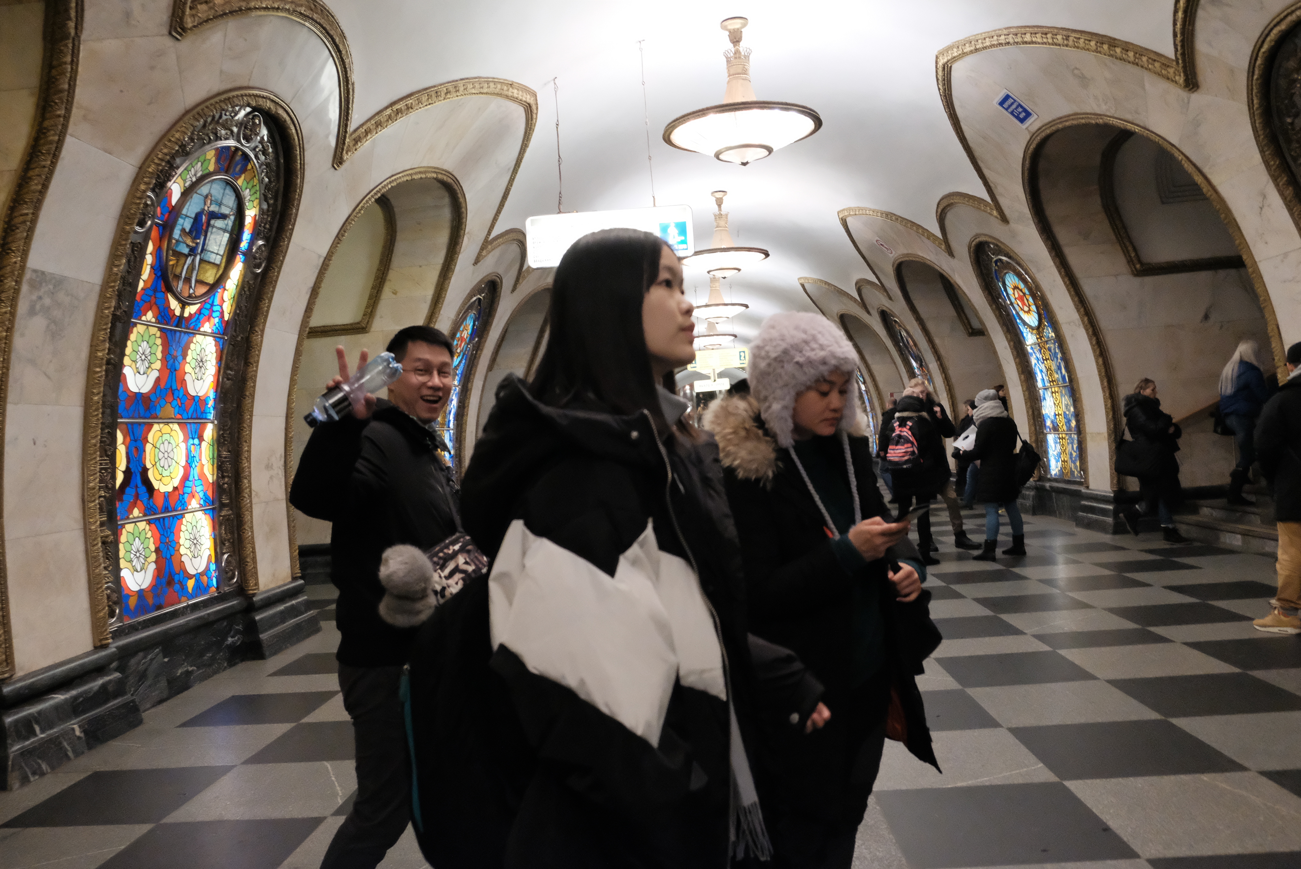 Пассажиропоток в московском метро упал вдвое по сравнению с прошлым годом