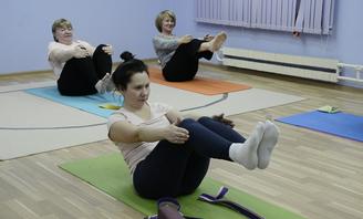 Занятие по растяжке организуют в филиале Хамовники в дистанционном формате. Фото: Анна Быкова