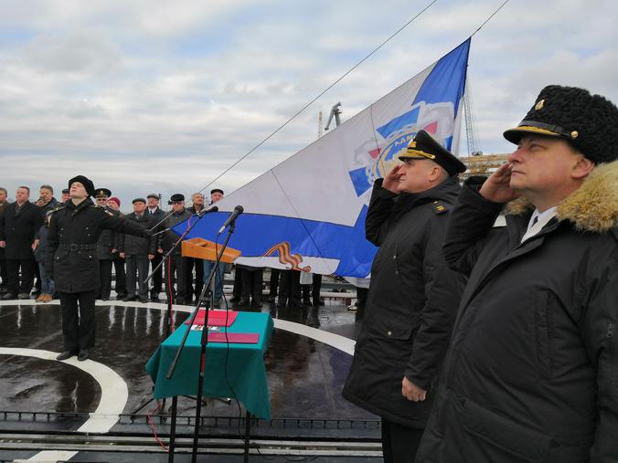 Командующий Черноморским флотом вице-адмирал Игорь Осипов и командир 30 дивизии надводных кораблей контр-адмирал Олег Криворог / Елена Плешивцева, "Вечерняя Москва"