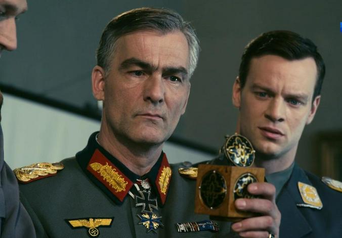 Для меня фильм — живой организм / Кадр из сериала «Истребители-2. Последний бой». Вольфганг Черни (справа) в роли Бельке