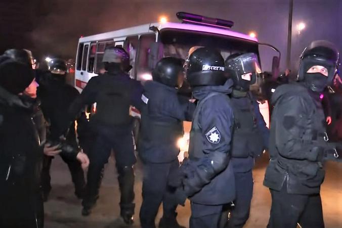 Как украинцы меньше чем за 30 лет превратились в носителей средневековой морали? / Скриншот видео YouTube-канала "Факти ICTV"
