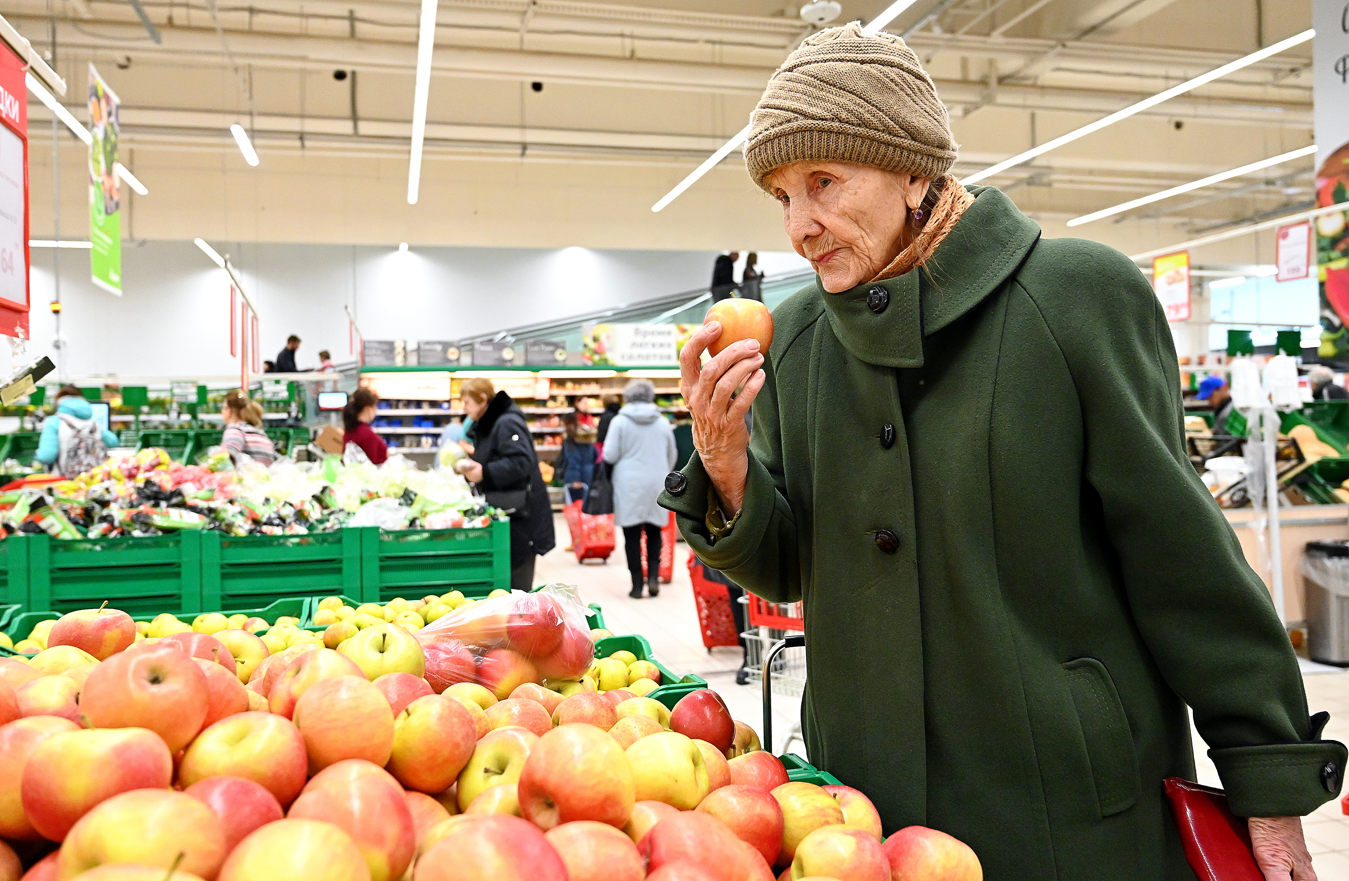 Россияне стали покупать меньше фруктов и овощей из-за пандемии коронавируса