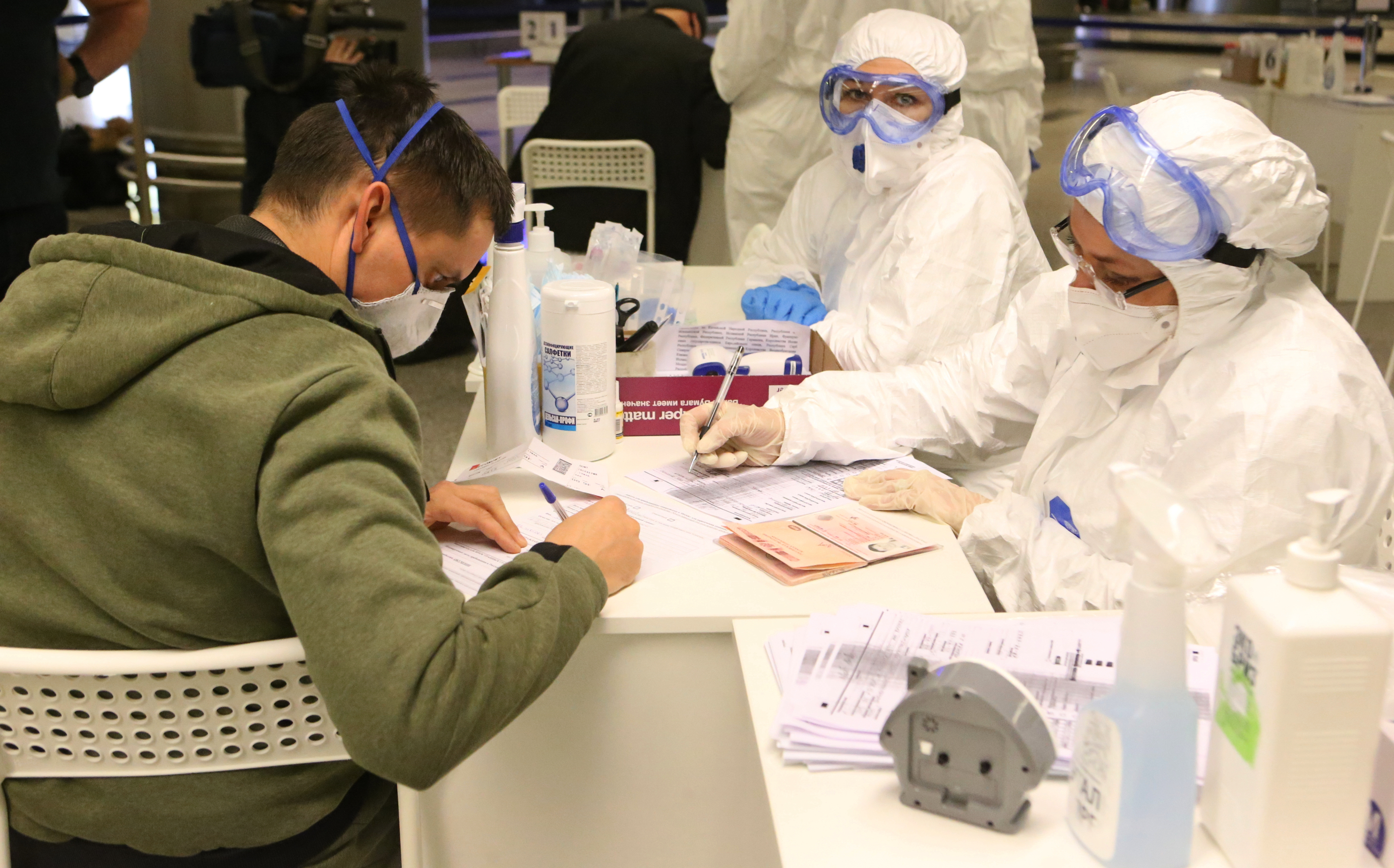 За последние сутки во Франции скончалось 424 человека от коронавируса