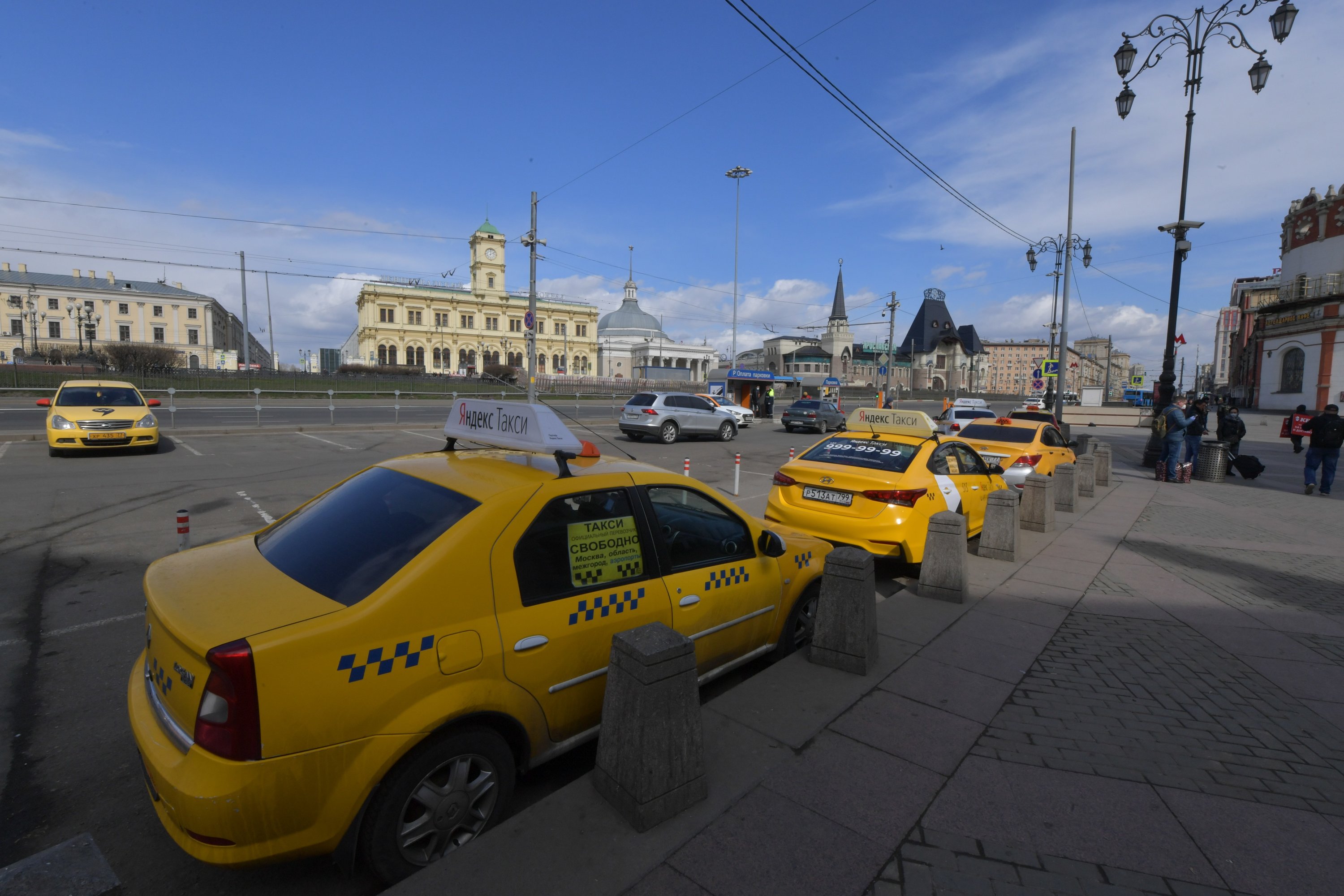 Эксперт: Решение властей Москвы о бесплатном такси для медиков поддержит таксомоторную отрасль