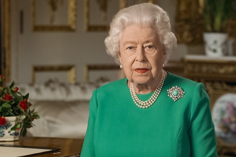 Елизавета II попросила не запускать салют в честь дня ее рождения