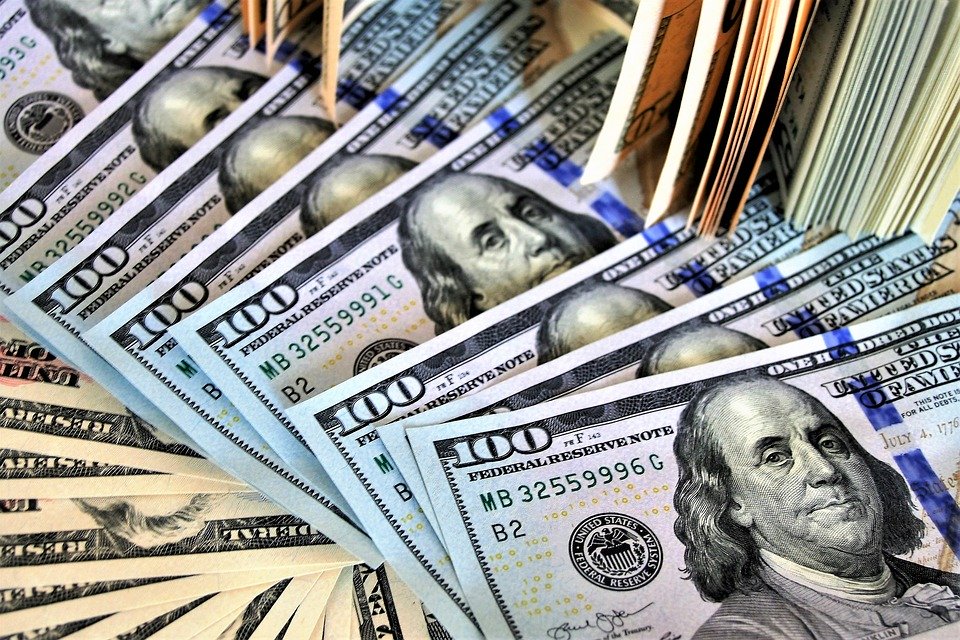 Экономист объяснил, чем вызвана активная закупка иностранной валюты в Белоруссии