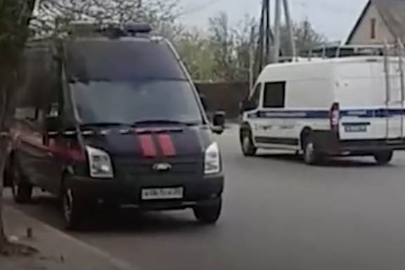 СМИ: Взрывное устройство сработало в одном из автомобилей в Волгограде
