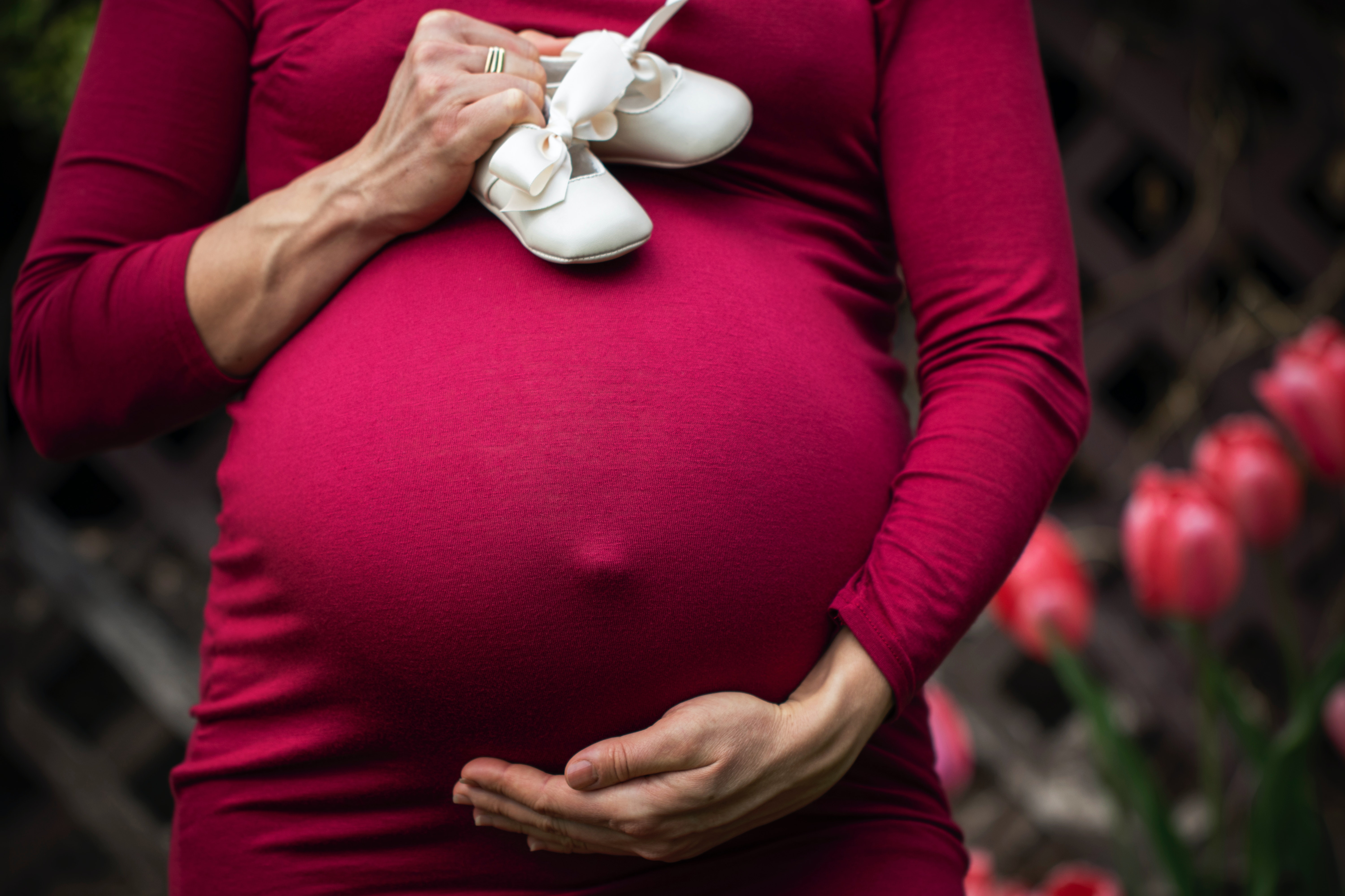 Коронавирус выявили у более двух тысяч беременных женщин в России