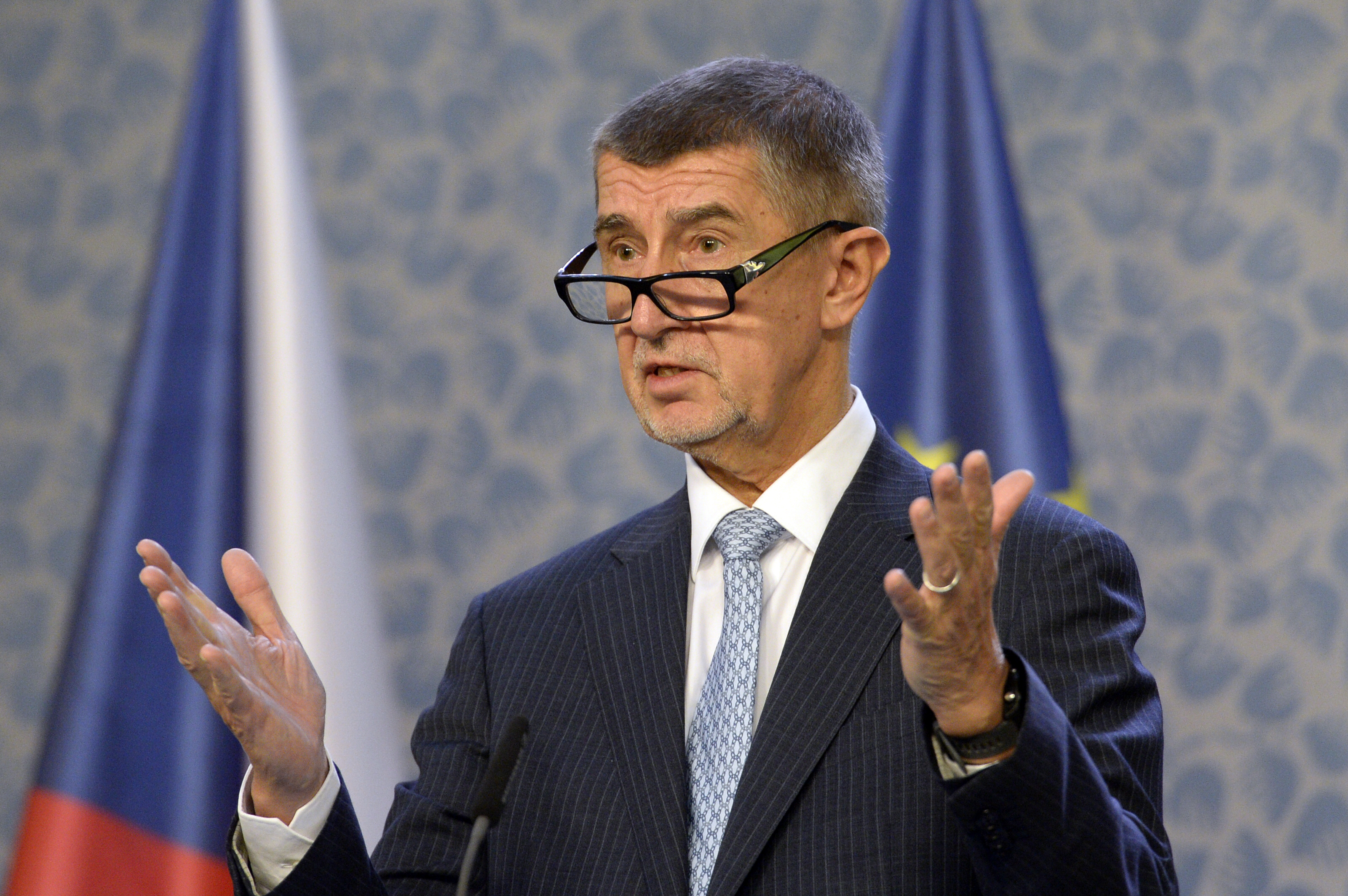 Премьер Чехии заявил, что страна не собирается выдворять российского посла