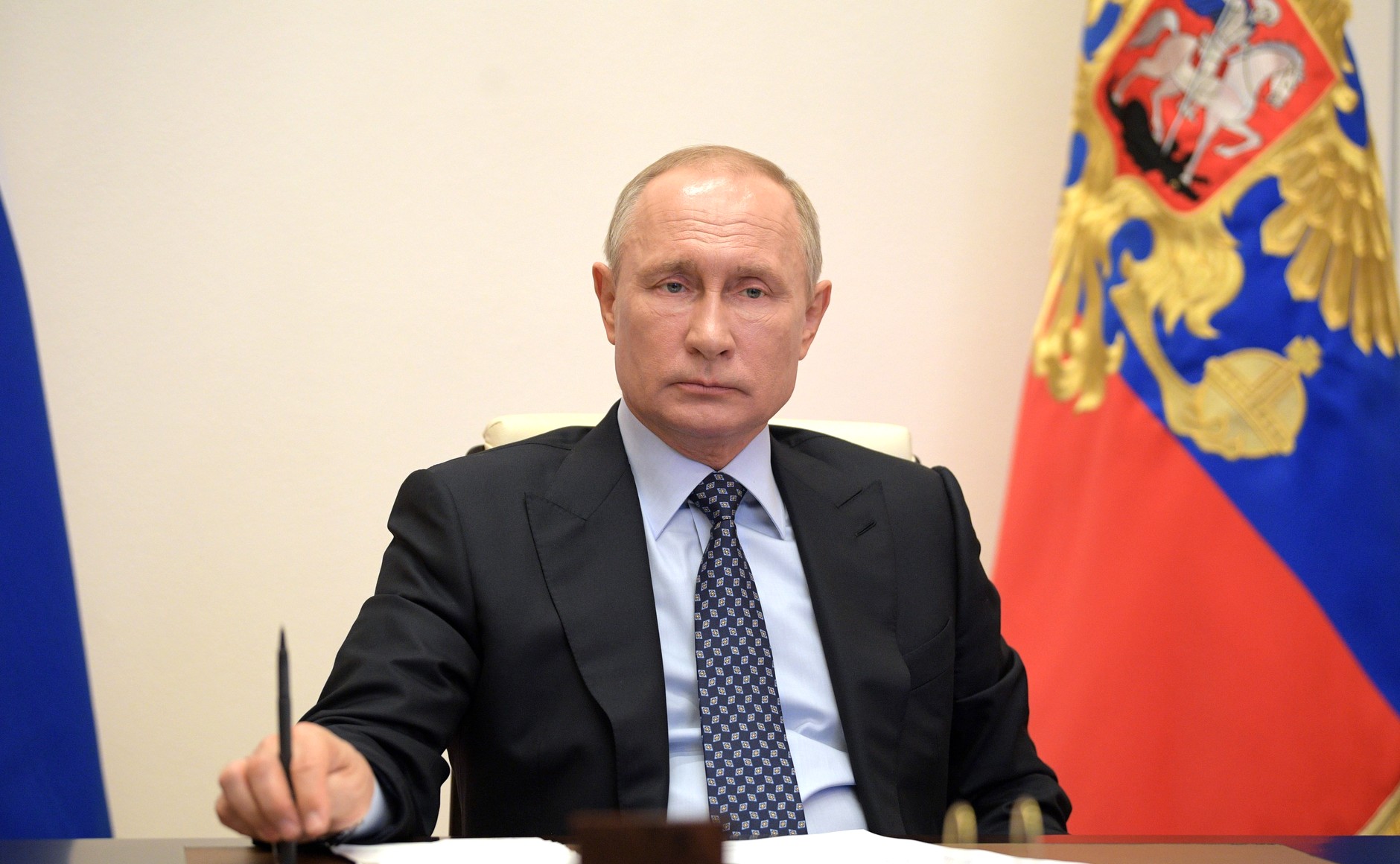 Путин поручил кабмину подготовить доклады по реализации экстраординарных мер