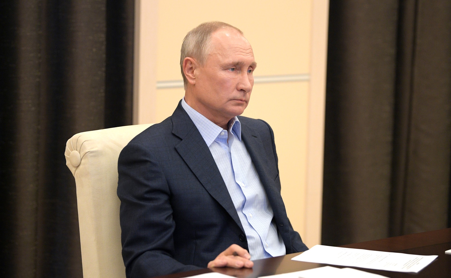 Путин поручил оптимизировать проверки работы медиков