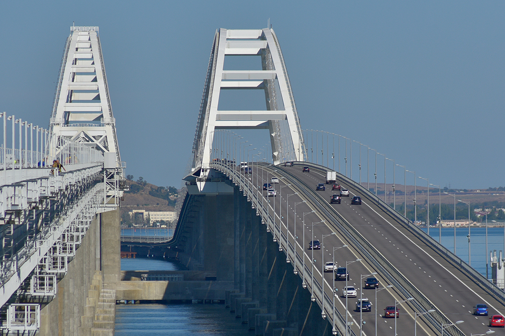 Названа дата возобновления грузового движения по Крымскому мосту
