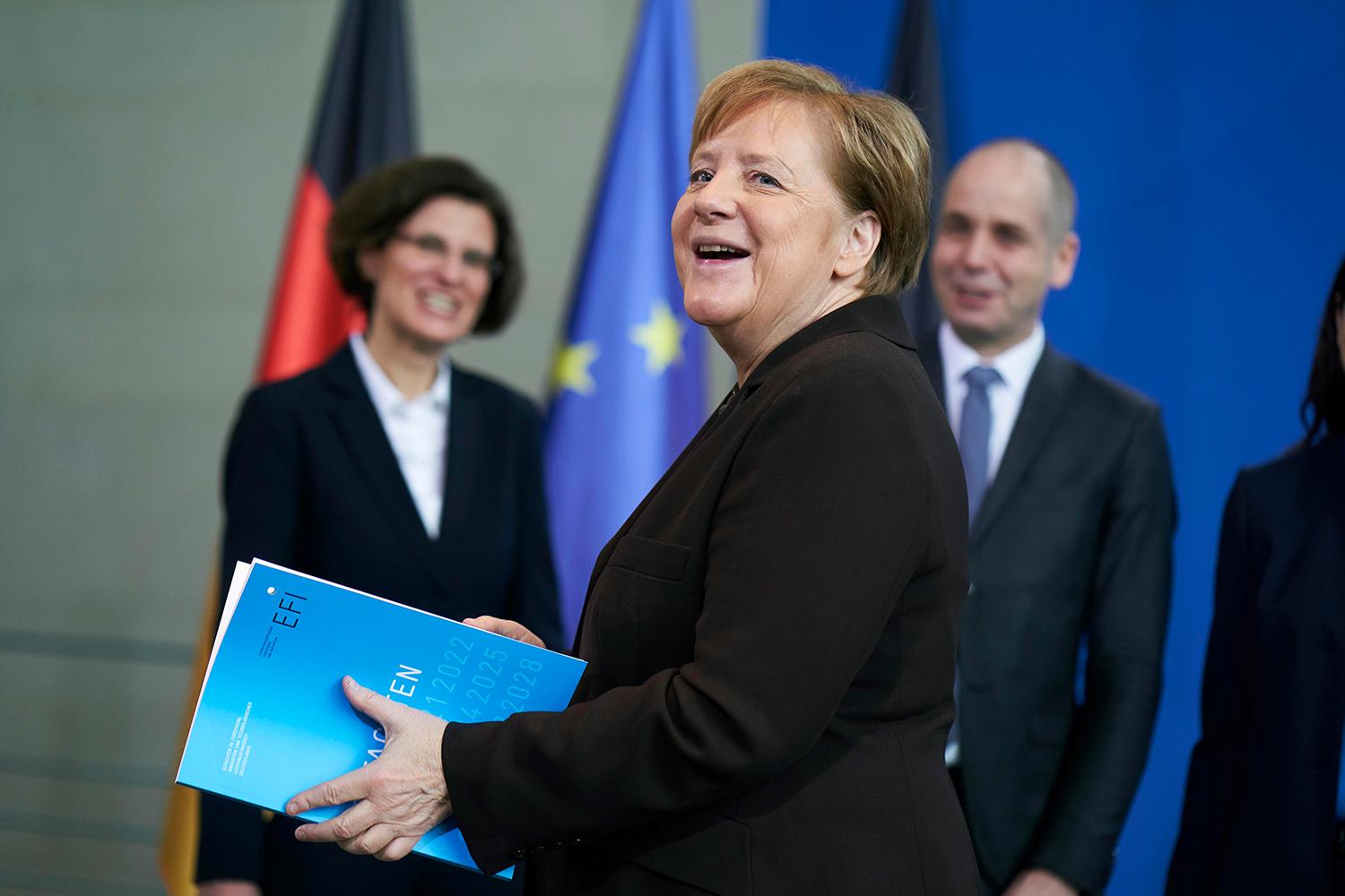 Германист объяснил сдержанную реакцию Меркель на ситуацию в Белоруссии