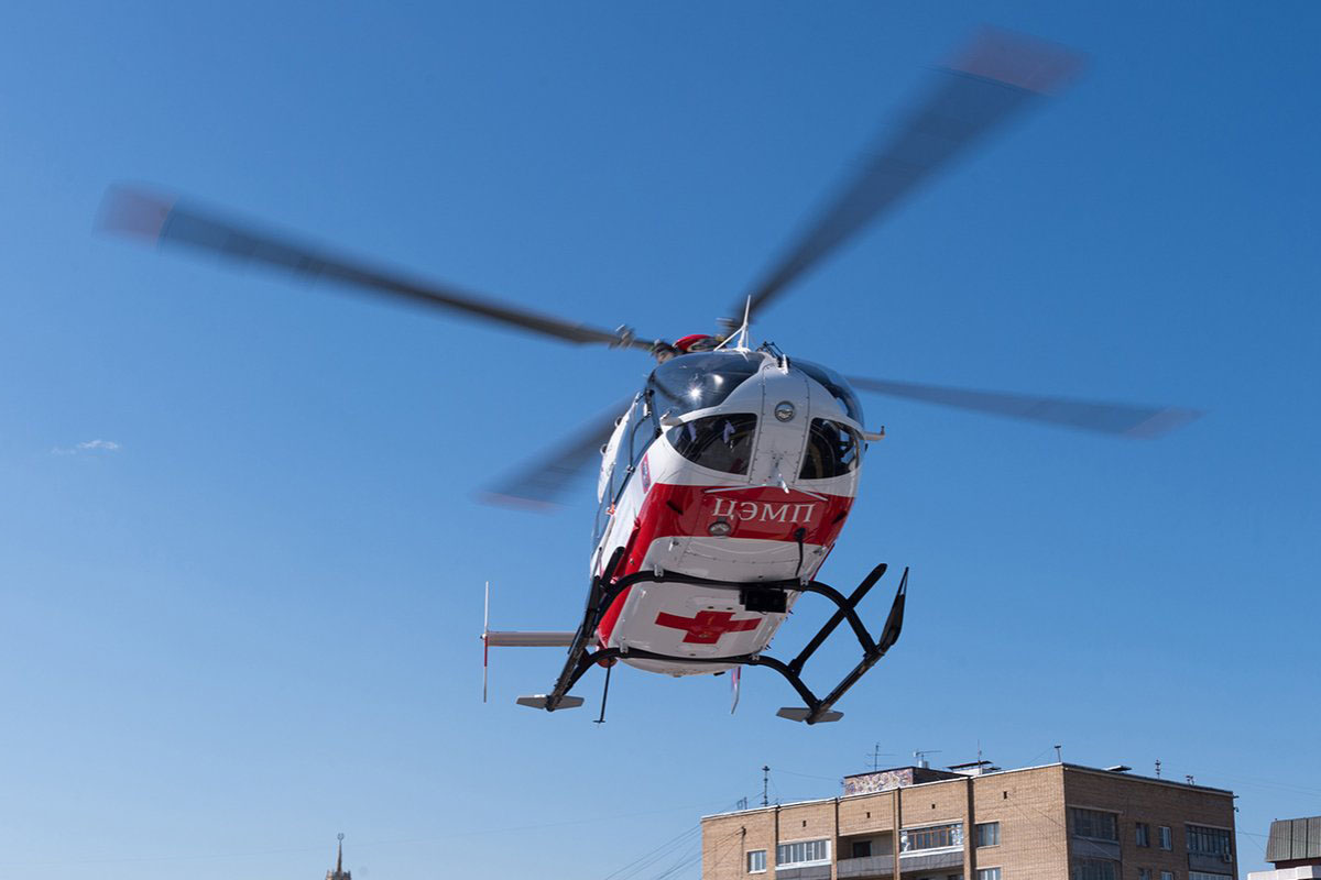 Пострадавшего в аварии на МКАД доставили в больницу санитарным вертолетом
