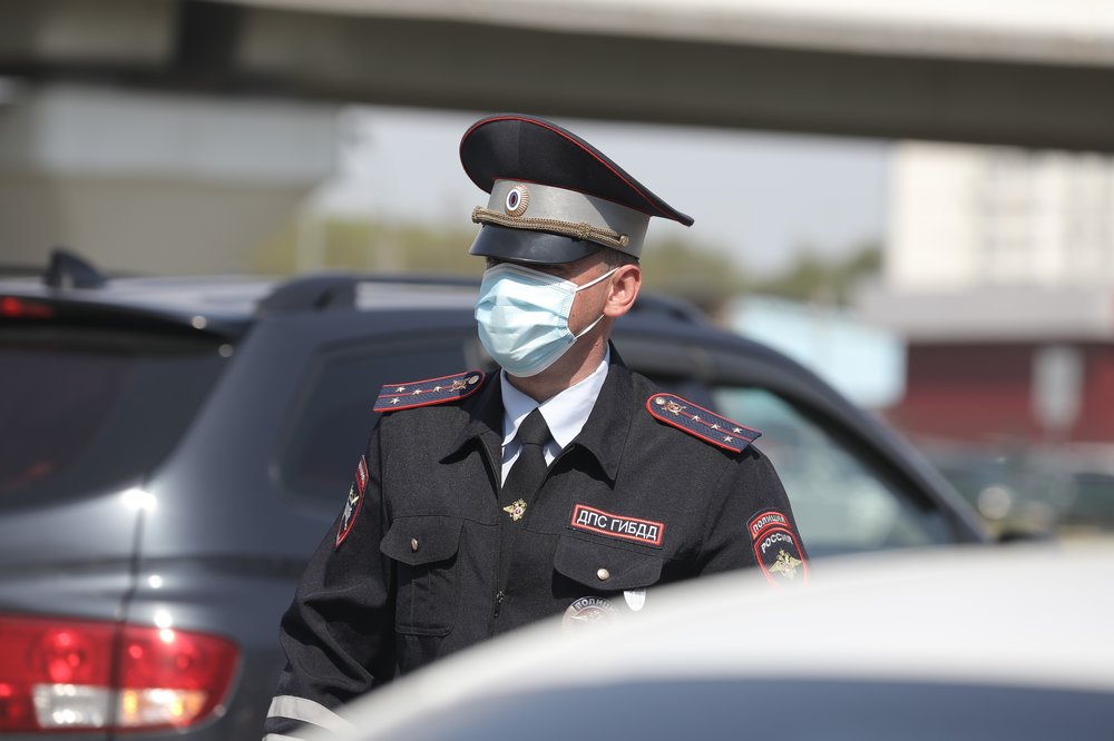 Более 1,6 тысячи штрафов за ошибку при привязке машины к пропуску отменили в Москве