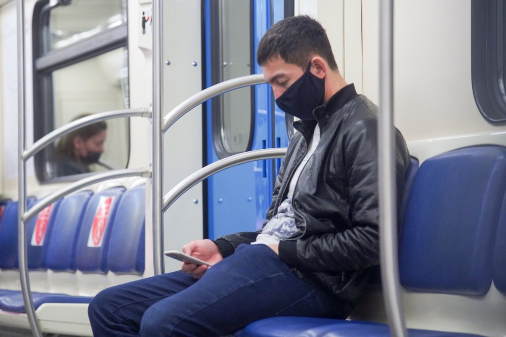 Дептранс опроверг сведения о наценке на маски в метрополитене