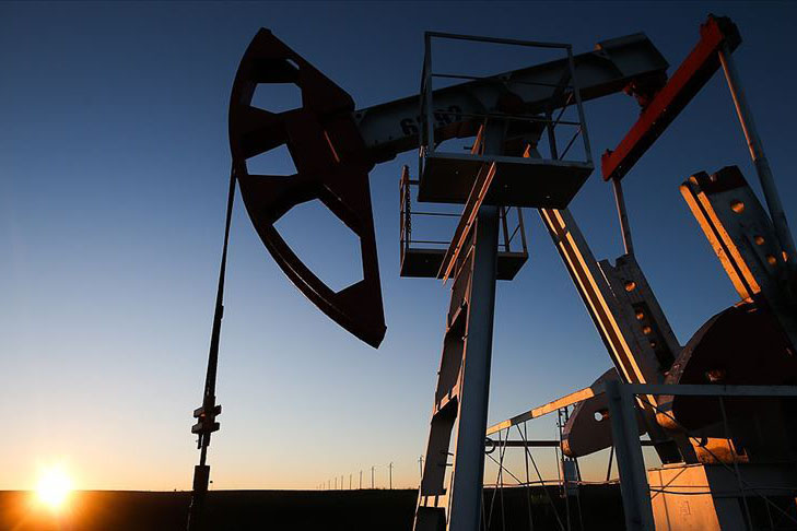 Нефть дешевеет после крупного подъема в среду