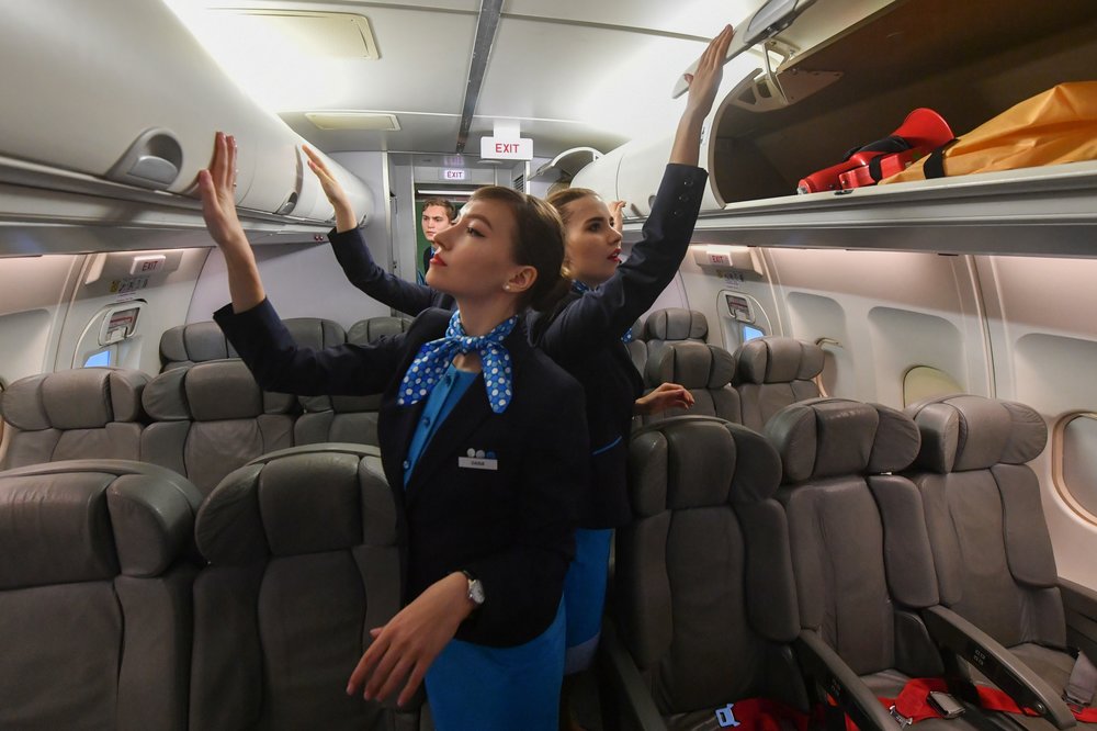 «Игра в изоляцию»: стюардессы рассказали о риске заражения пассажиров коронавирусом