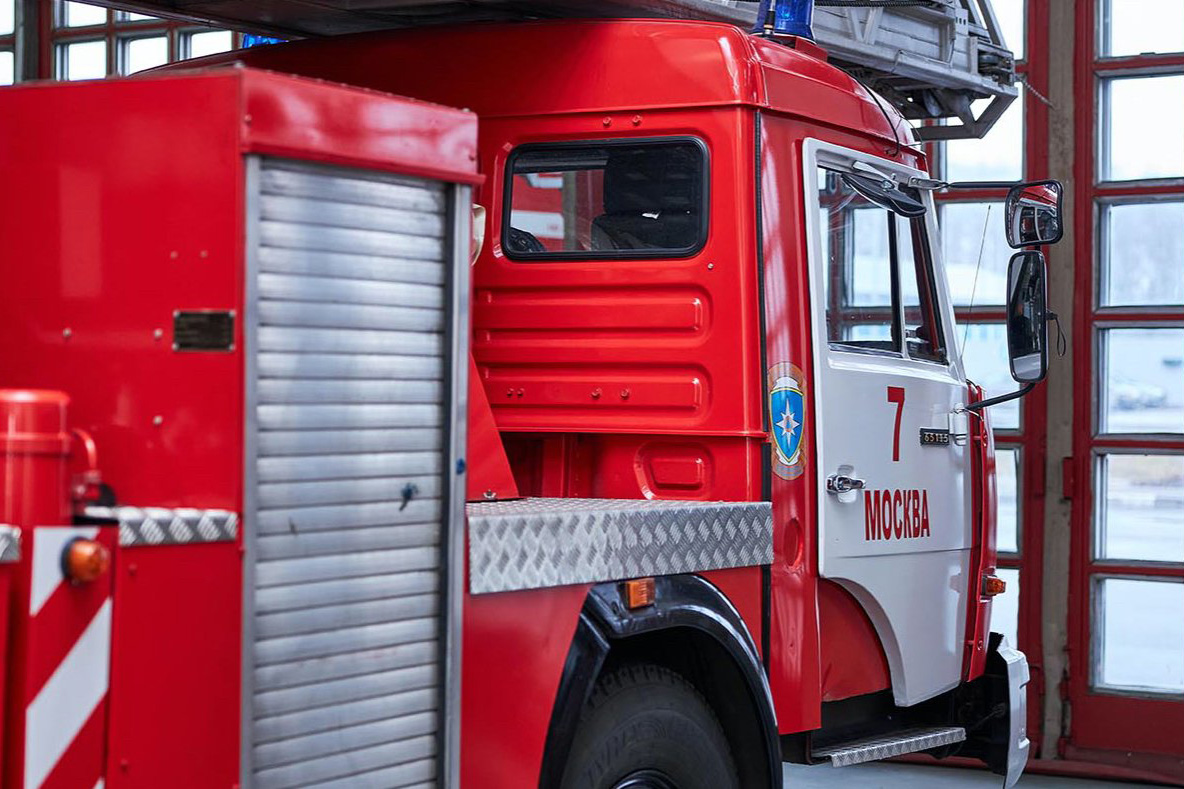 Движение транспорта перекрыли на западе Москвы из-за пожара
