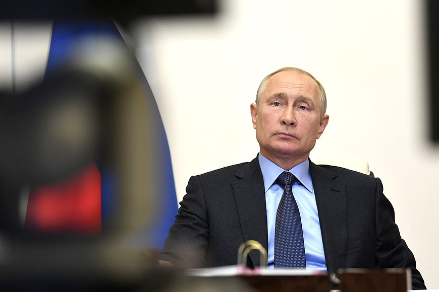 Путин заявил, что нужно «зачистить» тех, кто «примазывается» к строительству медцентров