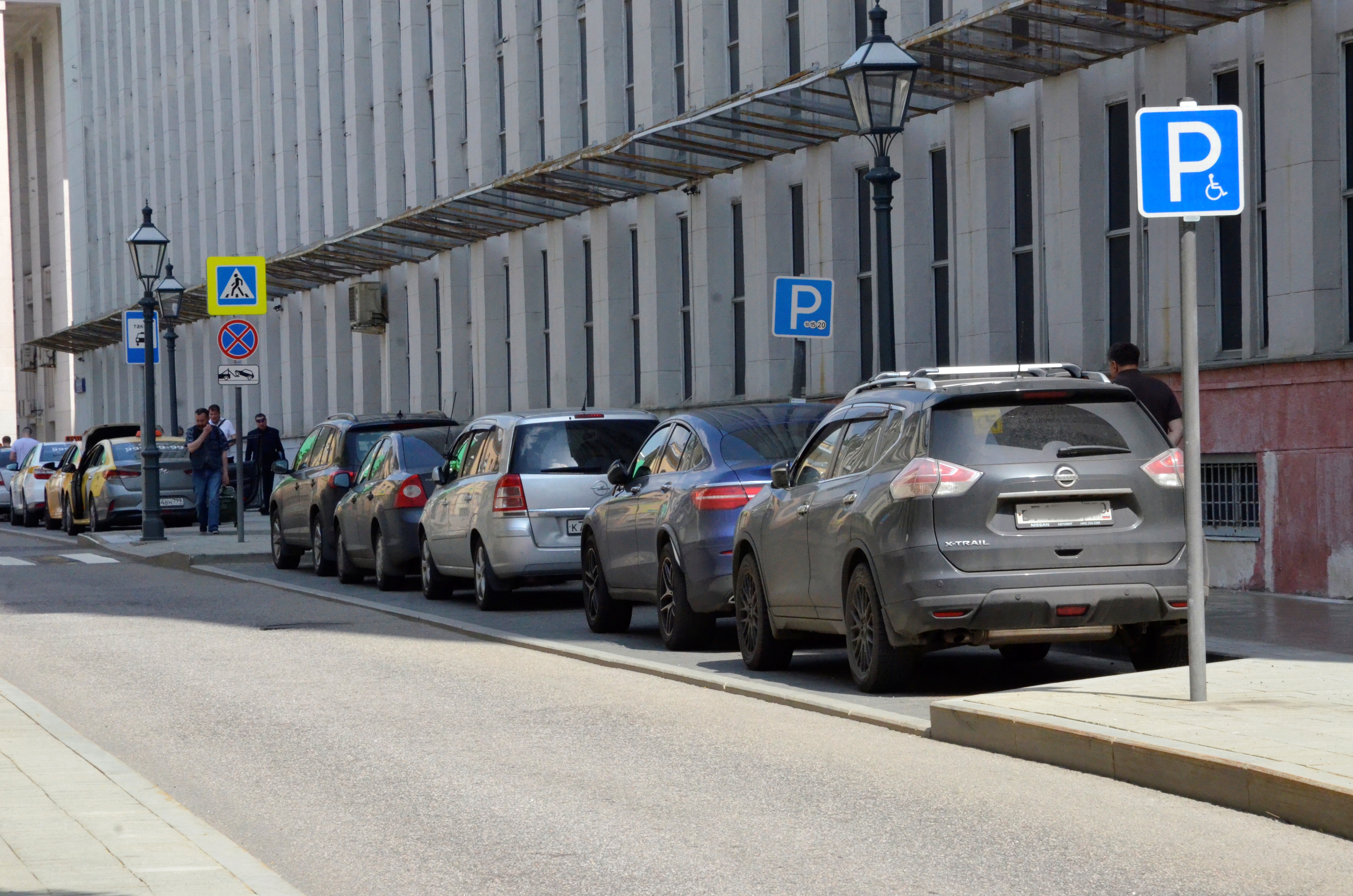 Moscow parking. Парковки Москвы. Парковка в центре Москвы. Платная парковка в Москве. Платные стоянки в Москве.