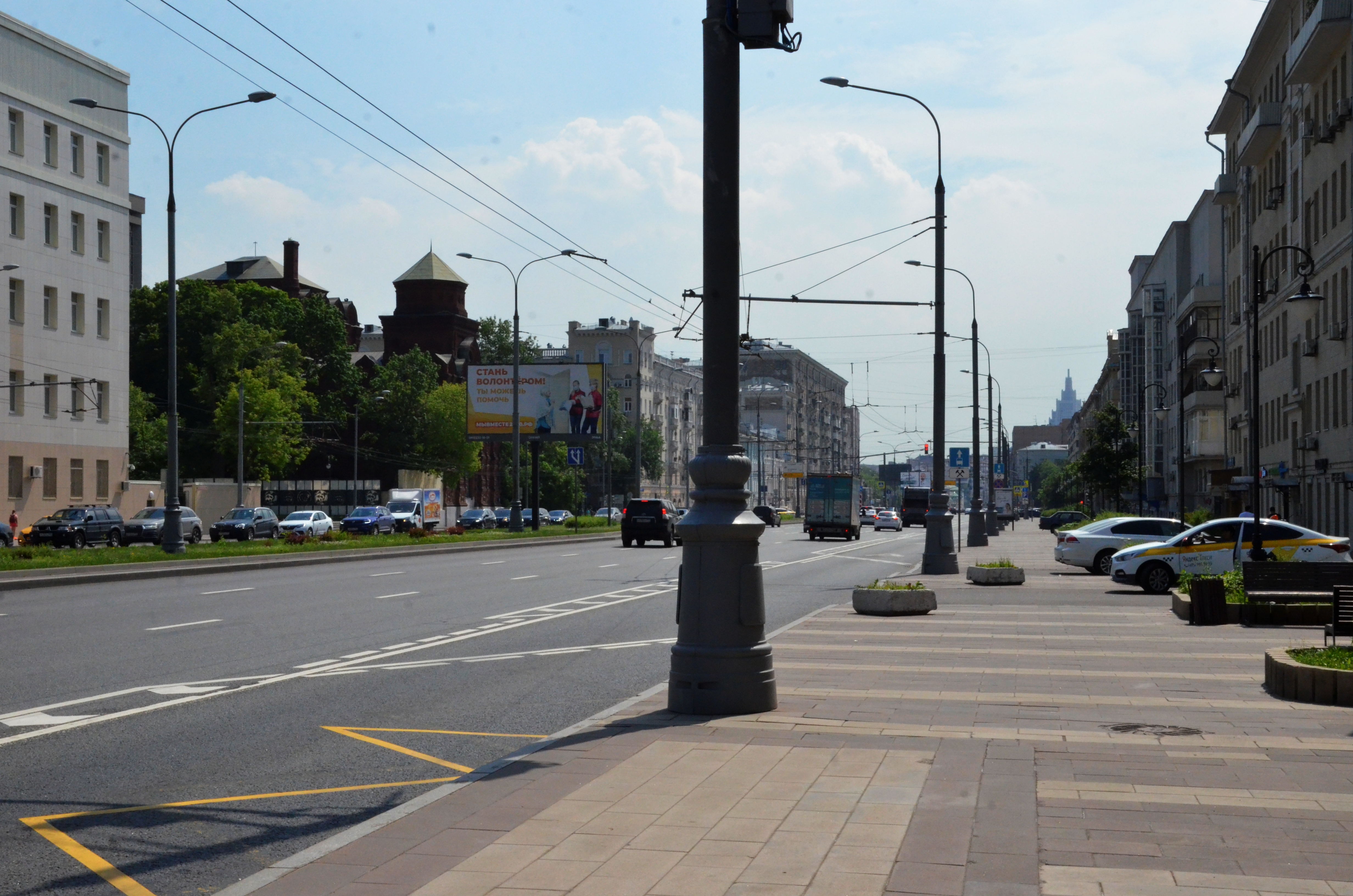 В честь назовут улицу в москве. Стиль отечественный улица. Улицы Москвы на английском героев ВОВ.