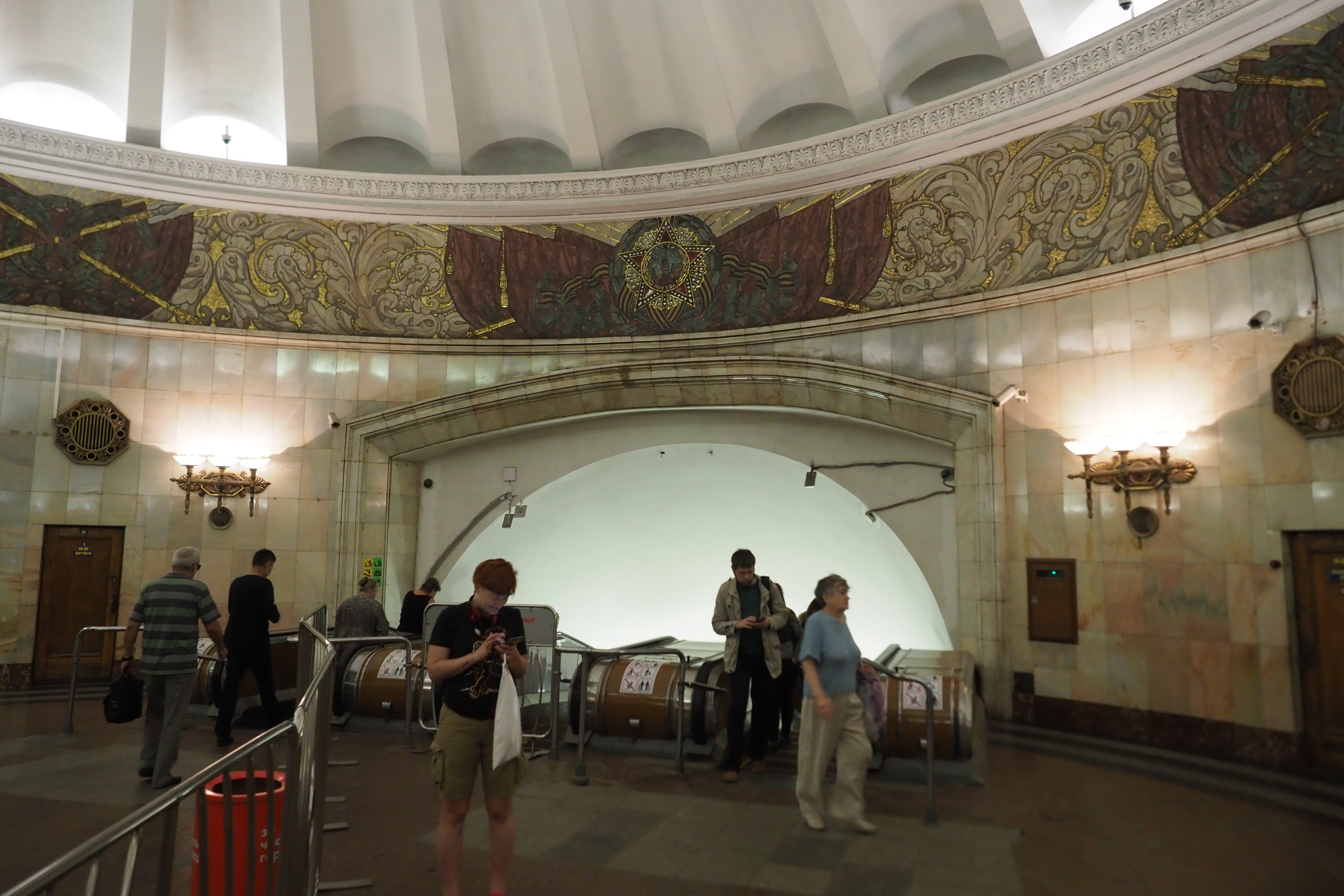 Станция метро смоленская