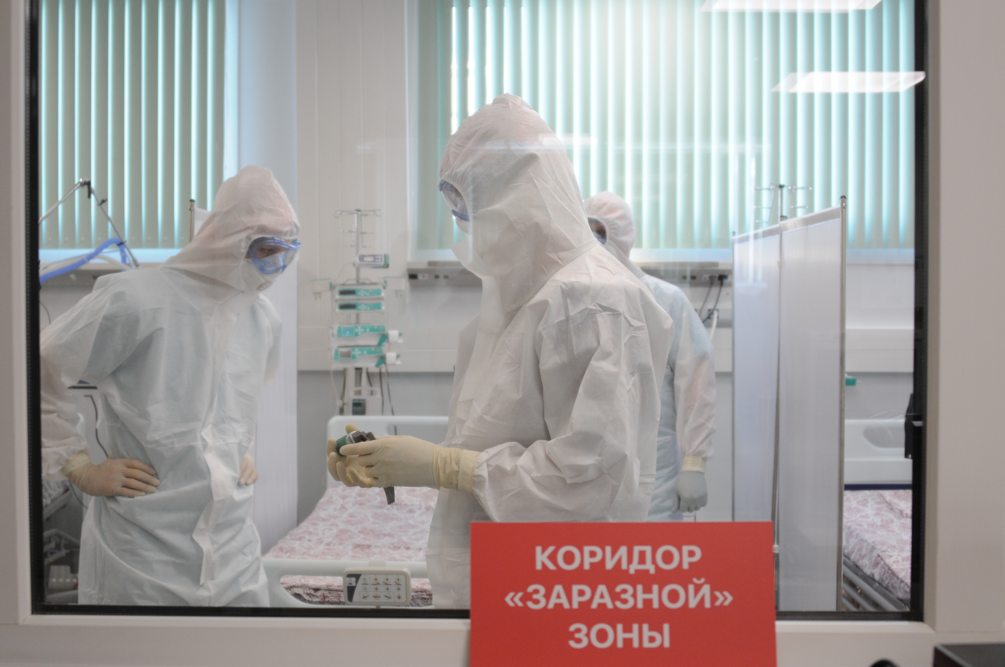 Герои помогали дышать: Московские врачи рассказали, как проходит борьба с вирусом