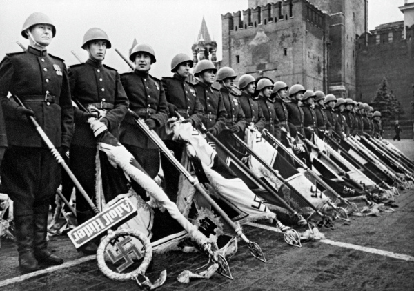 Триумф победителей: шесть военных парадов 1945 года