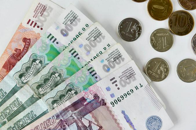 Москвичи активно забирают рублевые вклады из банков / Анна Куприянова, «Вечерняя Москва»