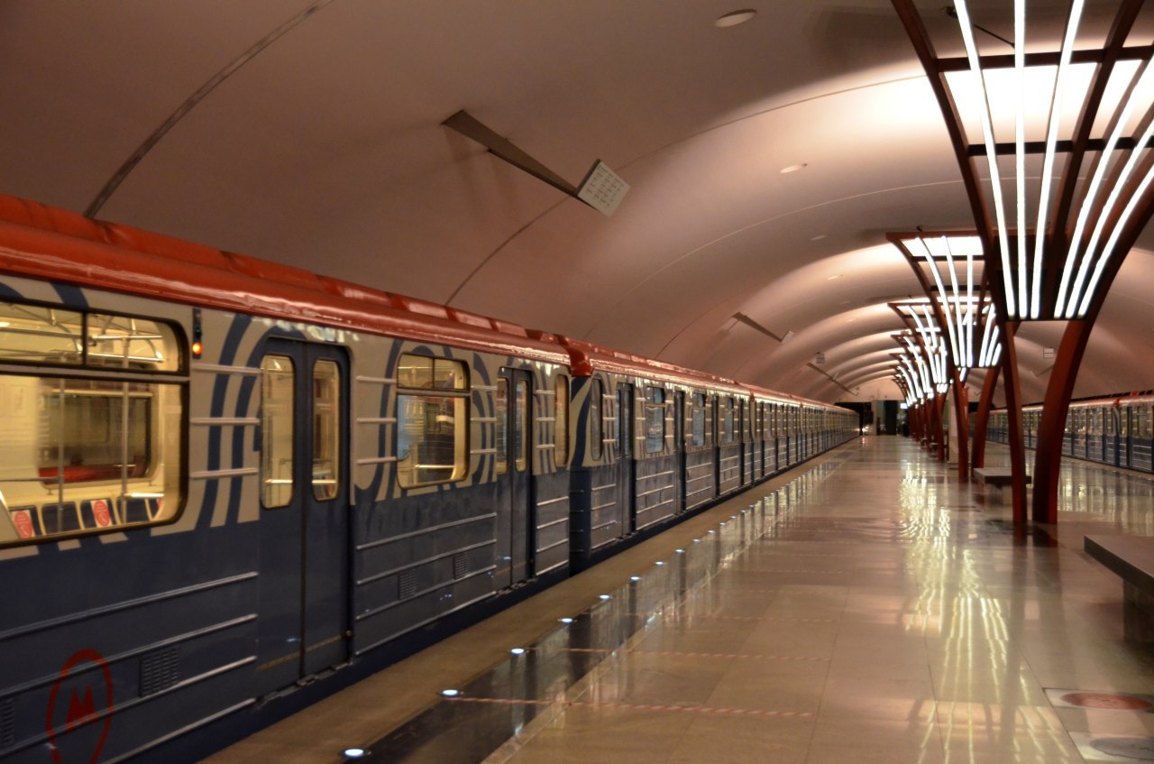 Карты "Тройка" с новым дизайном появились в столичном метро. Фото: Александр Казаков, "Вечерняя Москва"