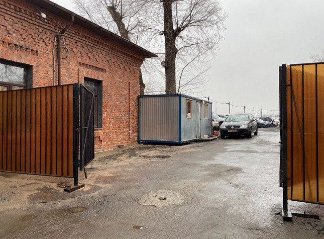 Нелегальную парковку снесли на юге Москвы