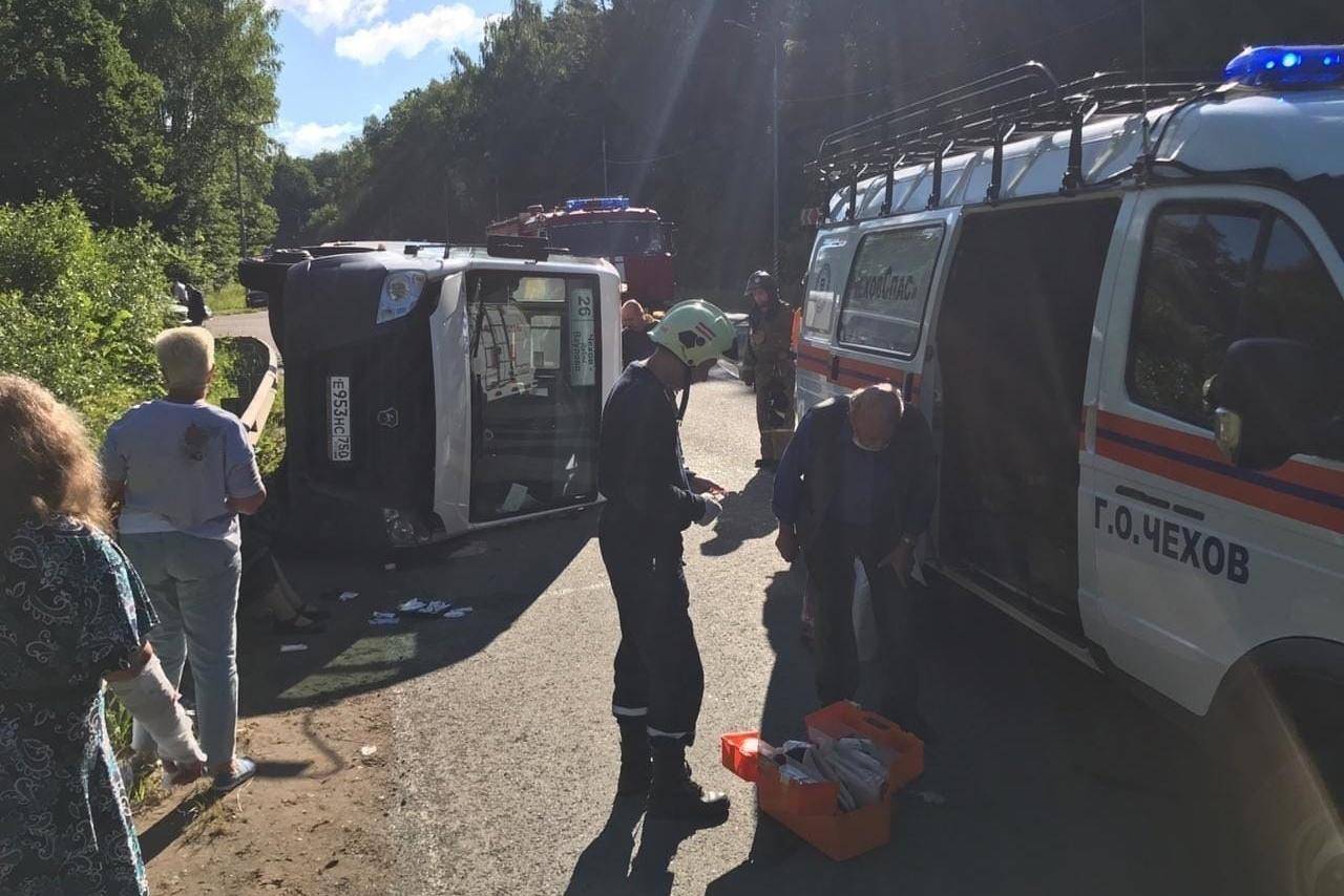 СМИ: Трое детей и семеро взрослых пострадали в ДТП с автобусом в Подмосковье