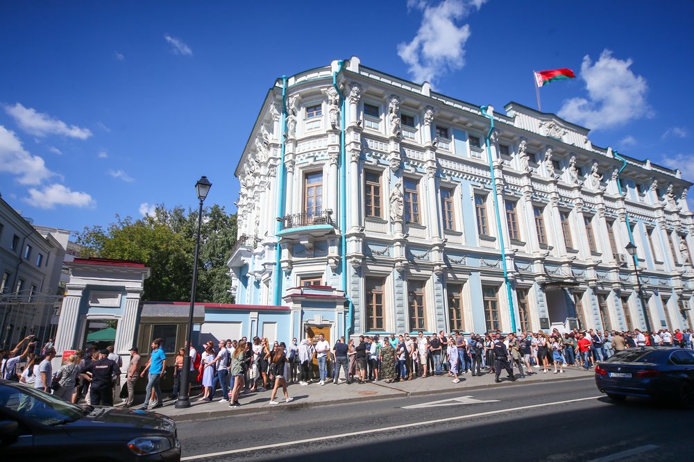 Посольство Белоруссии в Москве не будет принимать граждан 14 августа