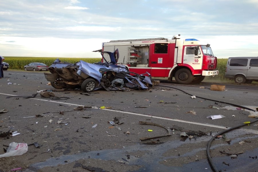 Пять человек погибли в ДТП с тремя легковыми автомобилями в Орловской области