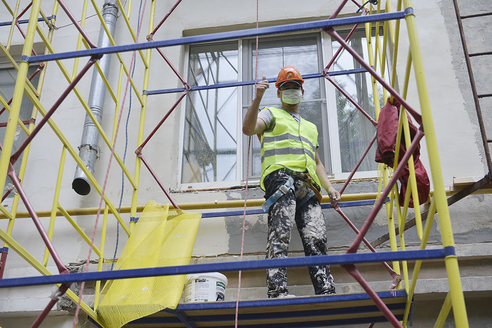 Капитальный ремонт многоквартирного дома завершат в Красносельском районе 