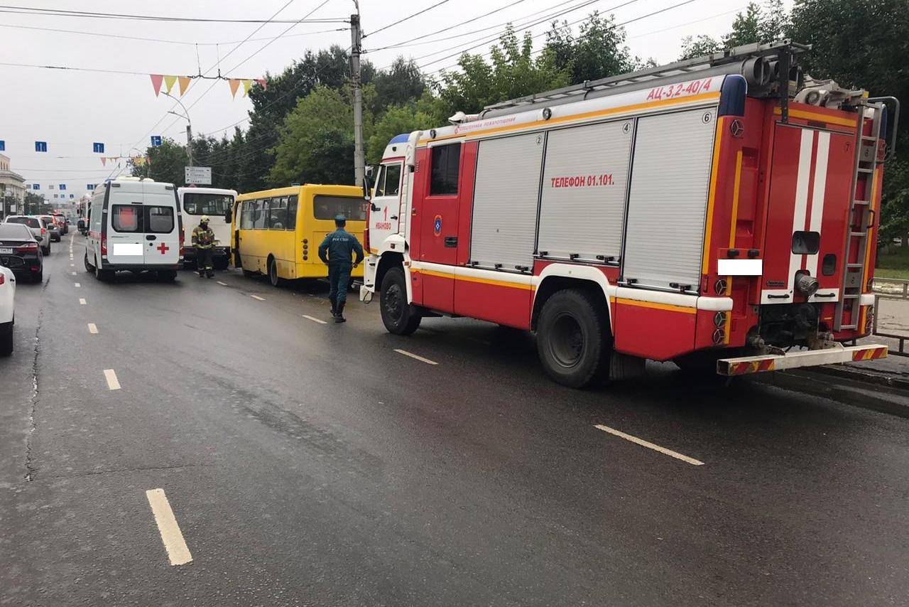 СМИ: Три маршрутки столкнулись в Иванове