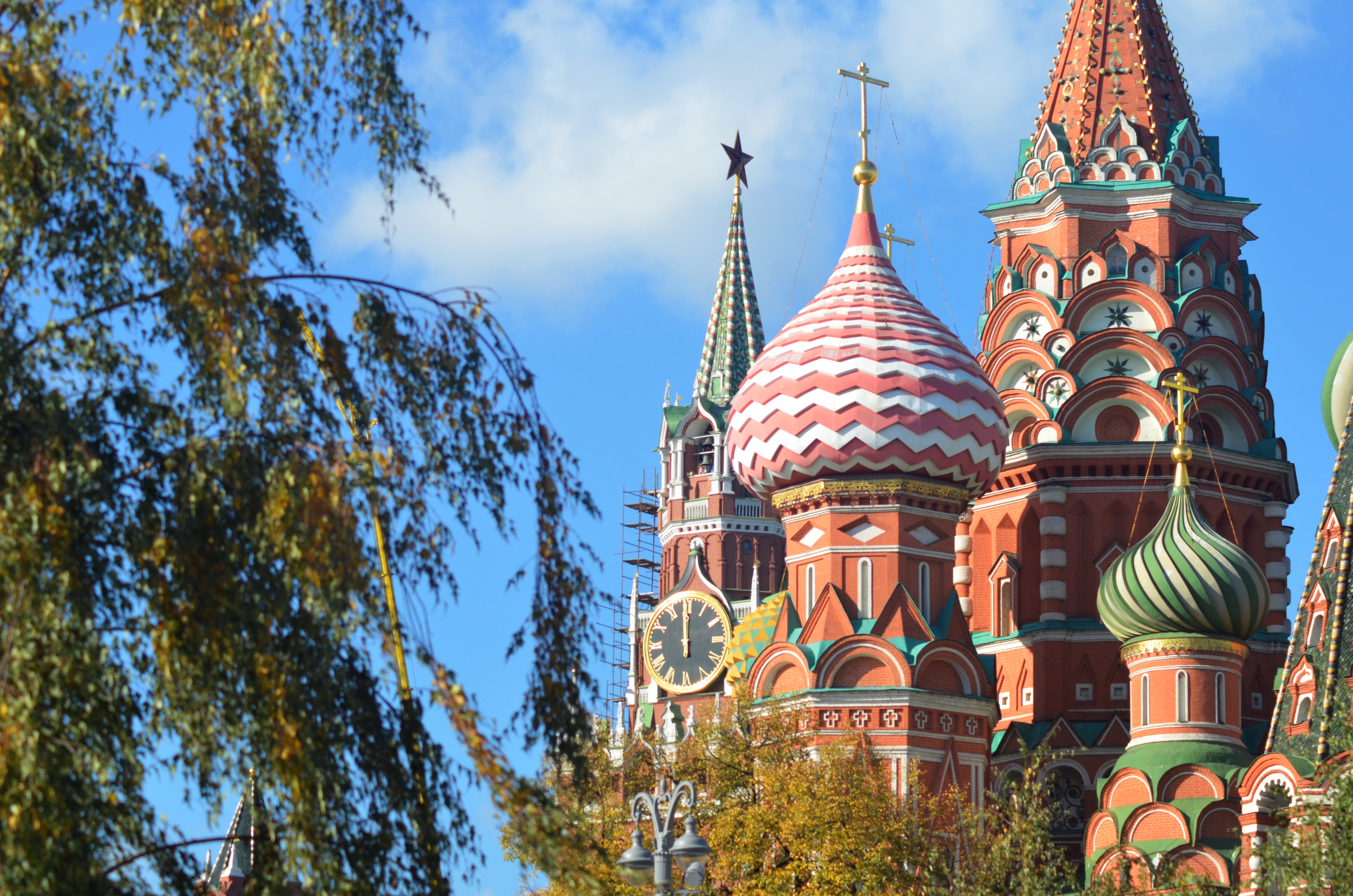 Московский среди. Храм Василия Блаженного осень. Здание Покровского собора. Покровский собор в Москве осенью, фото. Москва среди городов мира.