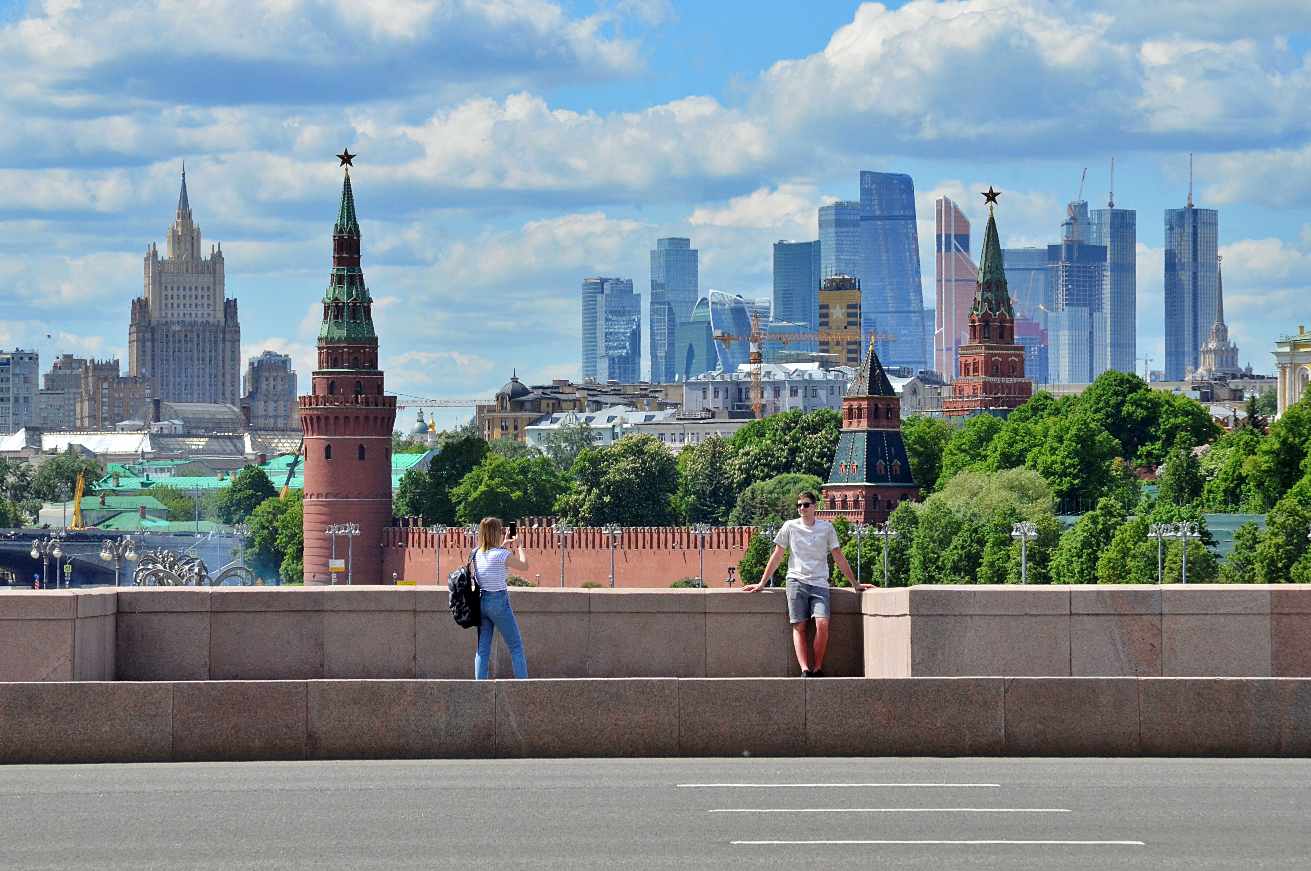 Есть на москва. Москва креативный город. Moscow Travel Factory фото. Места для молодежи в Москве.