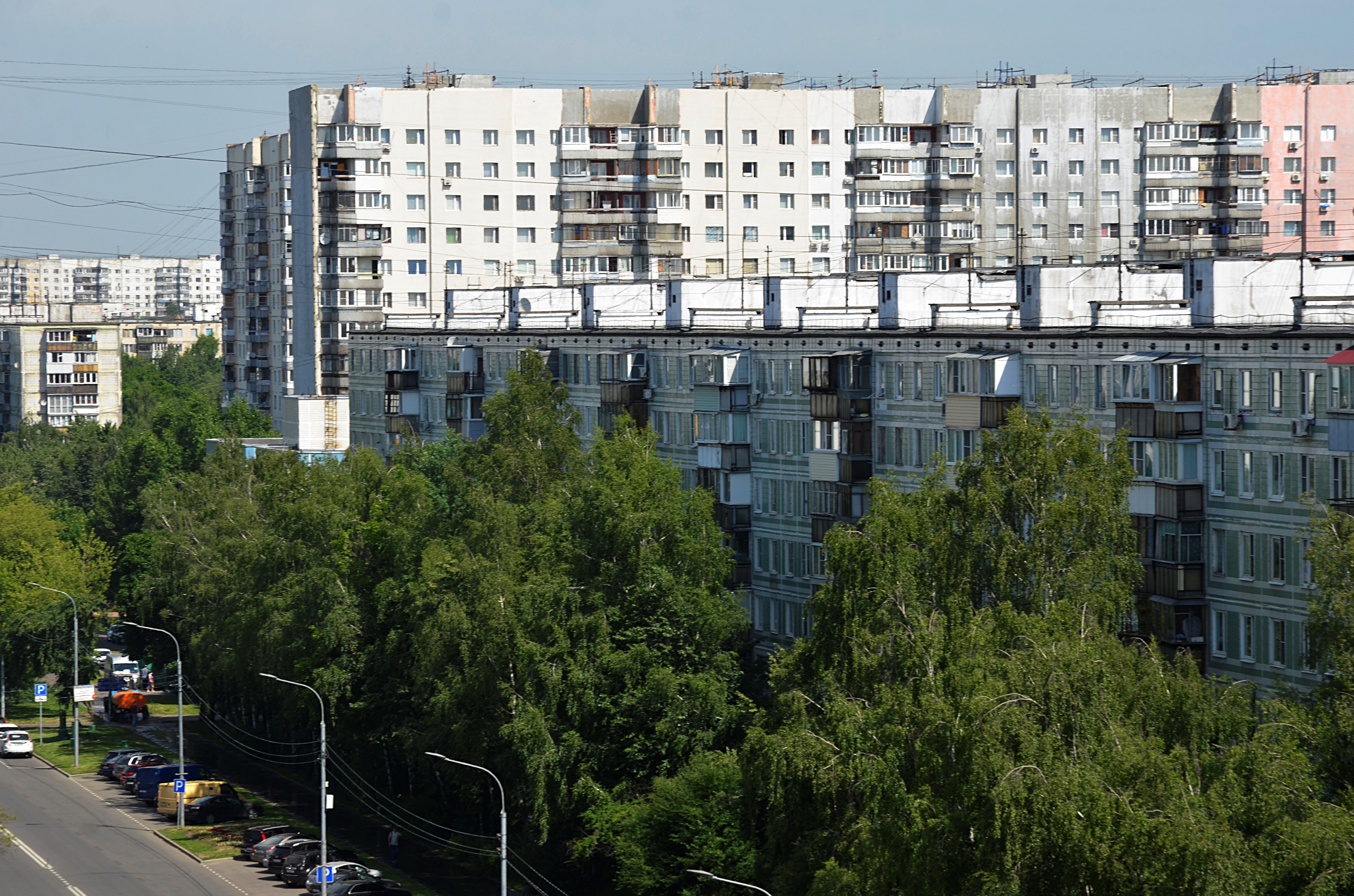 Город сдан. Пятиэтажки в Москве. Пятиэтажка Москва вечер. 1 Новобасманный переулок. Фото района Международная.