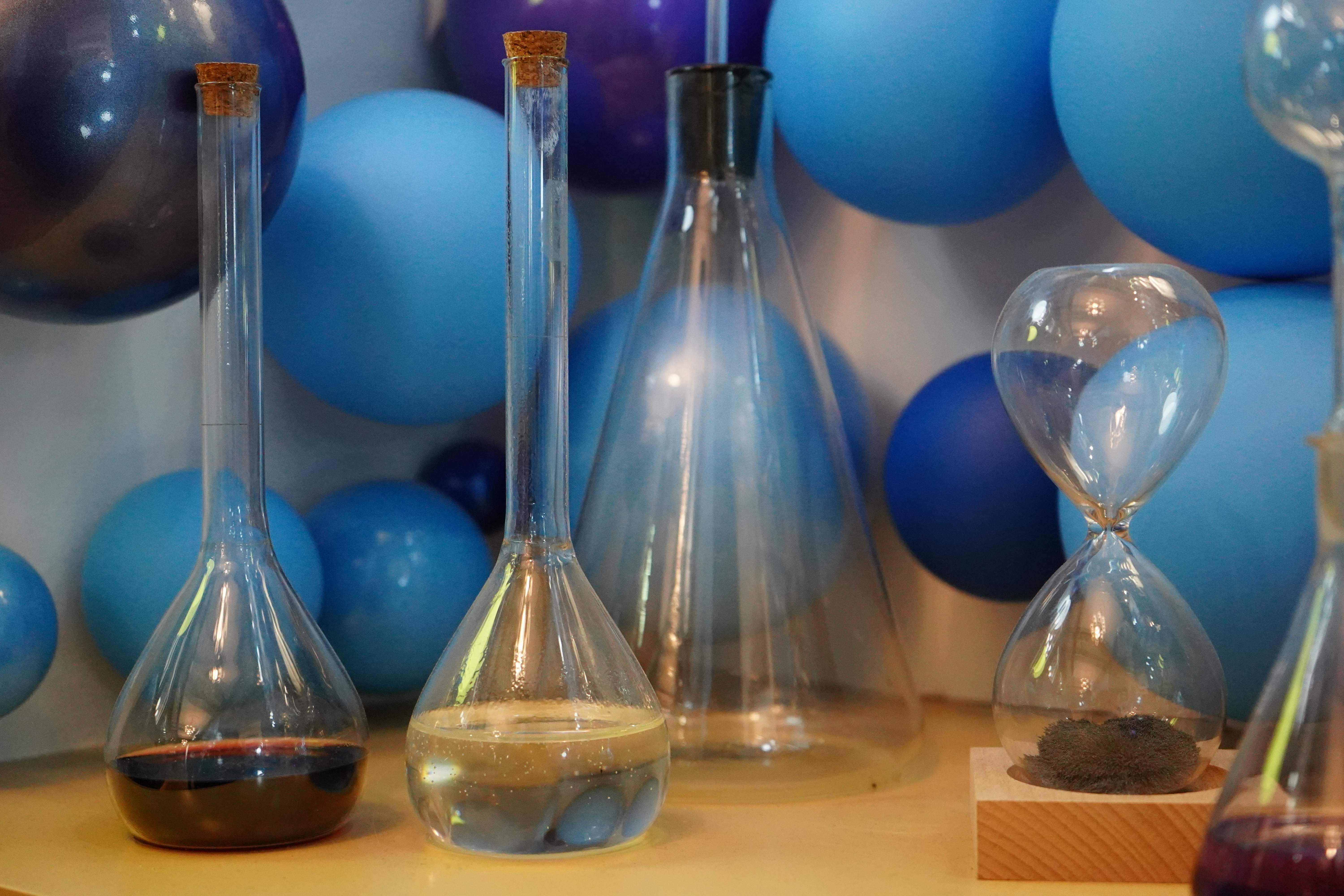 Старшеклассницы школы №1552 приняли участие в фестивале «Наука 0+». Фото: Анна Быкова? «Вечерняя Москва»