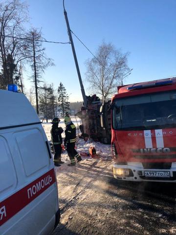 Человека, пострадавшего в аварии на Калужском шоссе, эвакуировали вертолетом МАЦ