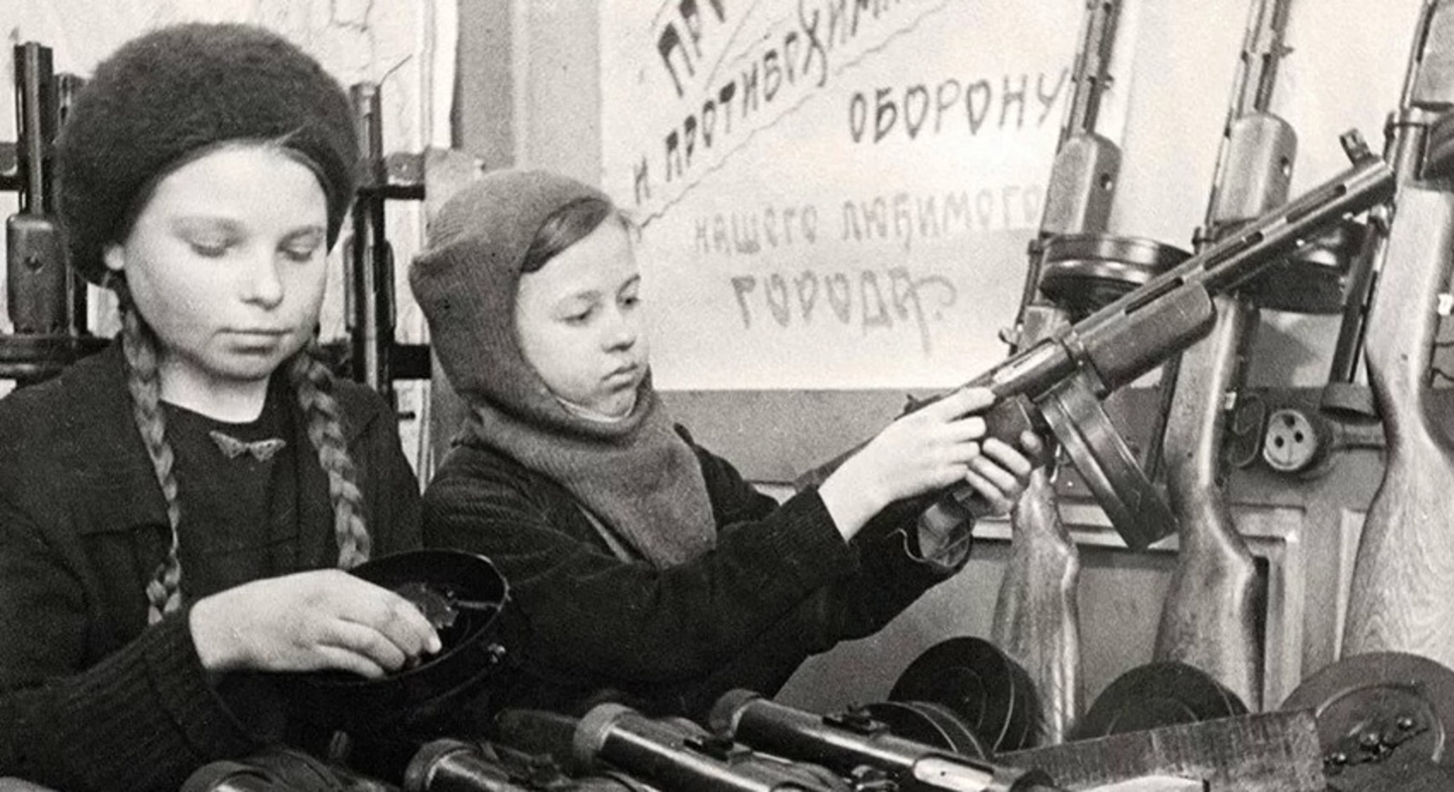 Дети за станками во время войны фото