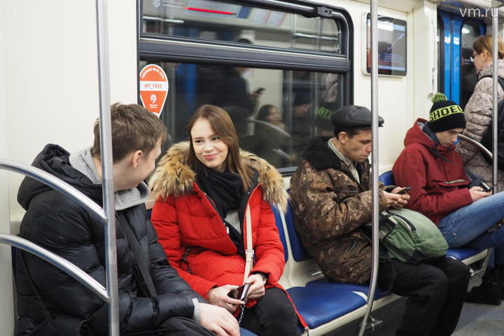 Психолог рассказал, как сохранить спокойствие в застрявшем поезде метро