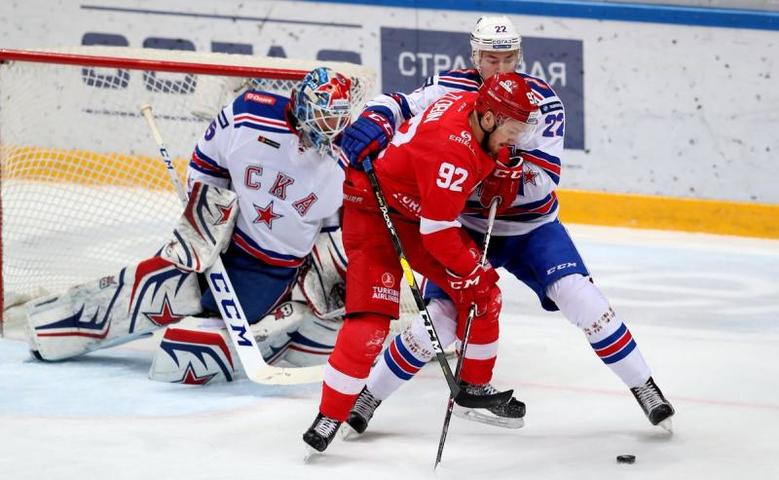 Московский «Спартак» уступил СКА в матче Континентальной хоккейной лиги