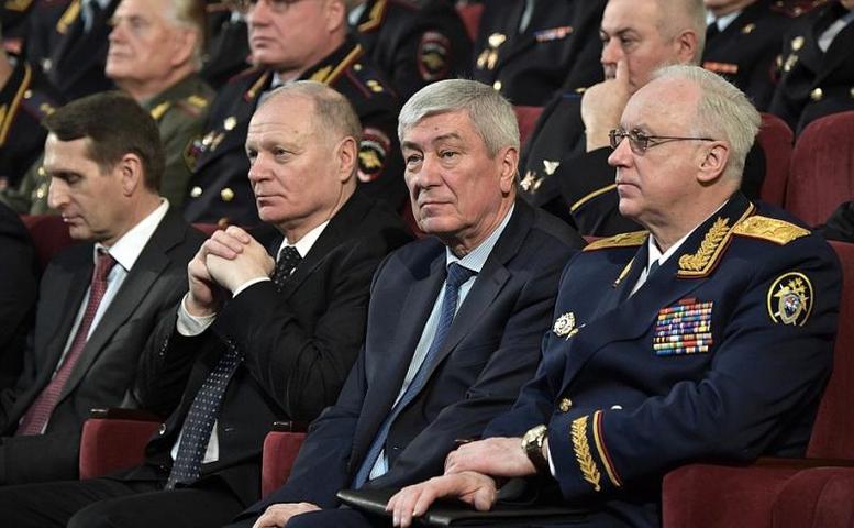 Владимир Путин: Возросло количество людей, которые доверяют полиции