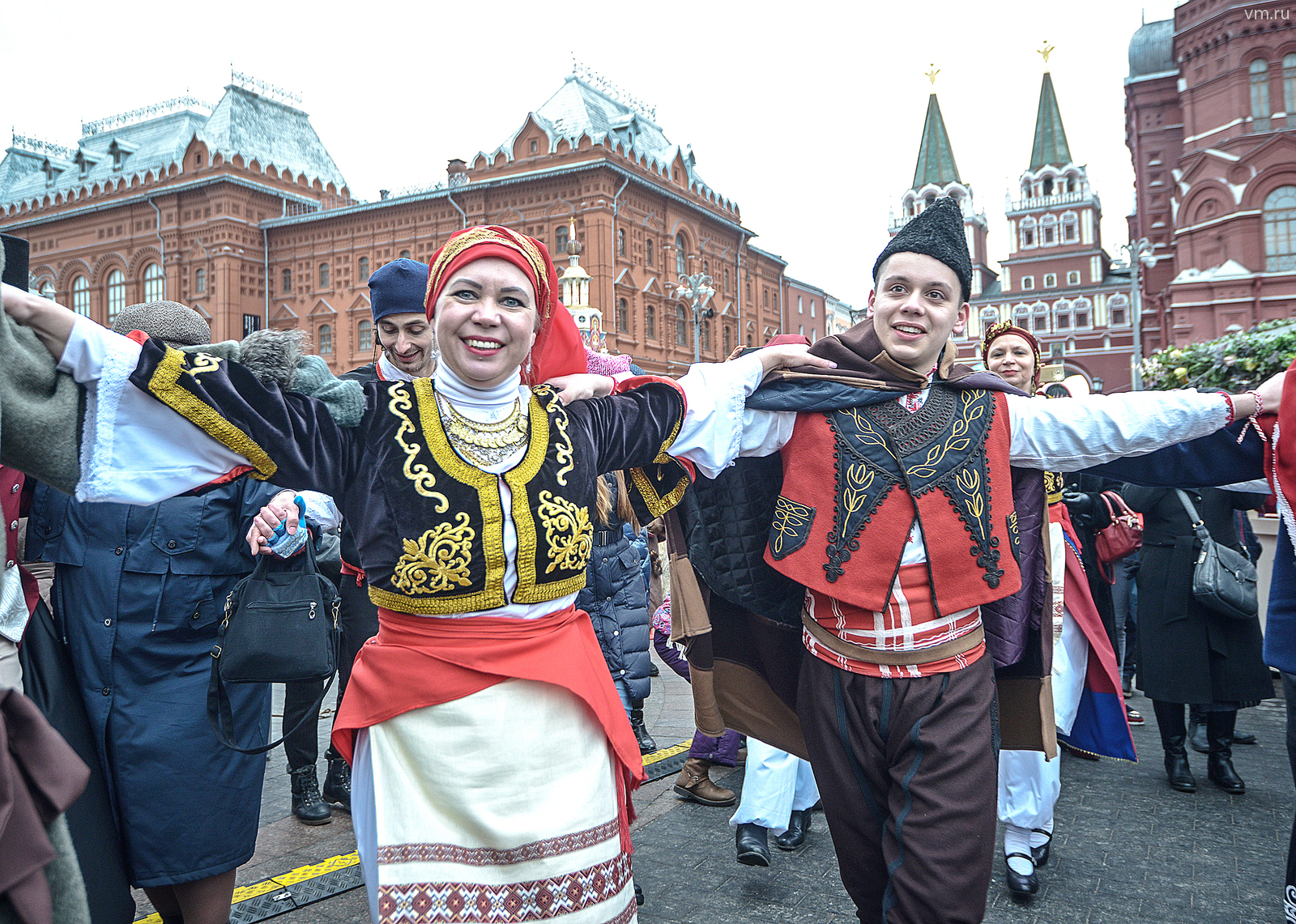 Фестиваль искусств московские. Москва и гости столицы. Провожаем в Москву. На всех панелях Москвы украинцы.