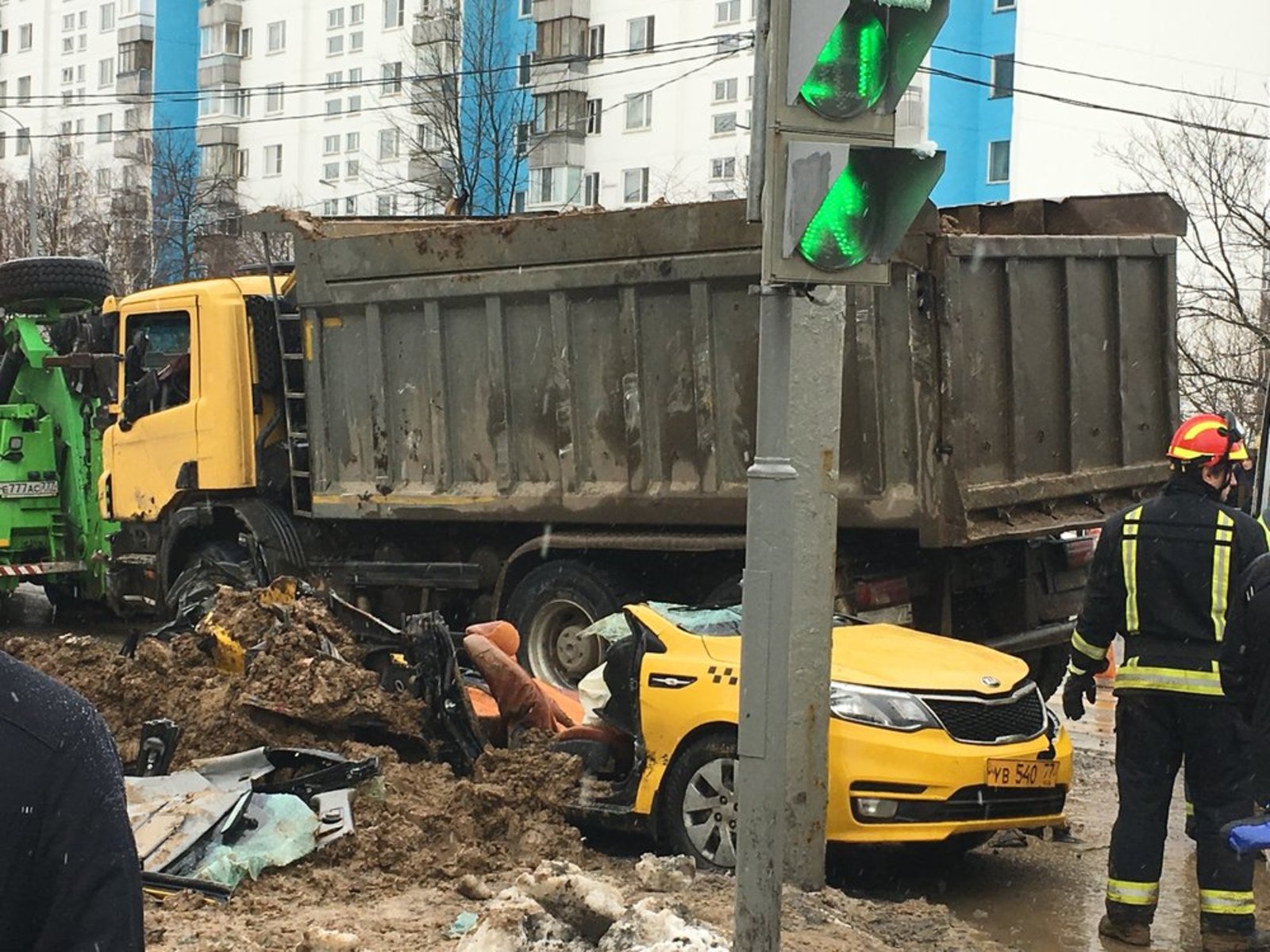 Авария в Москве с грузовиком